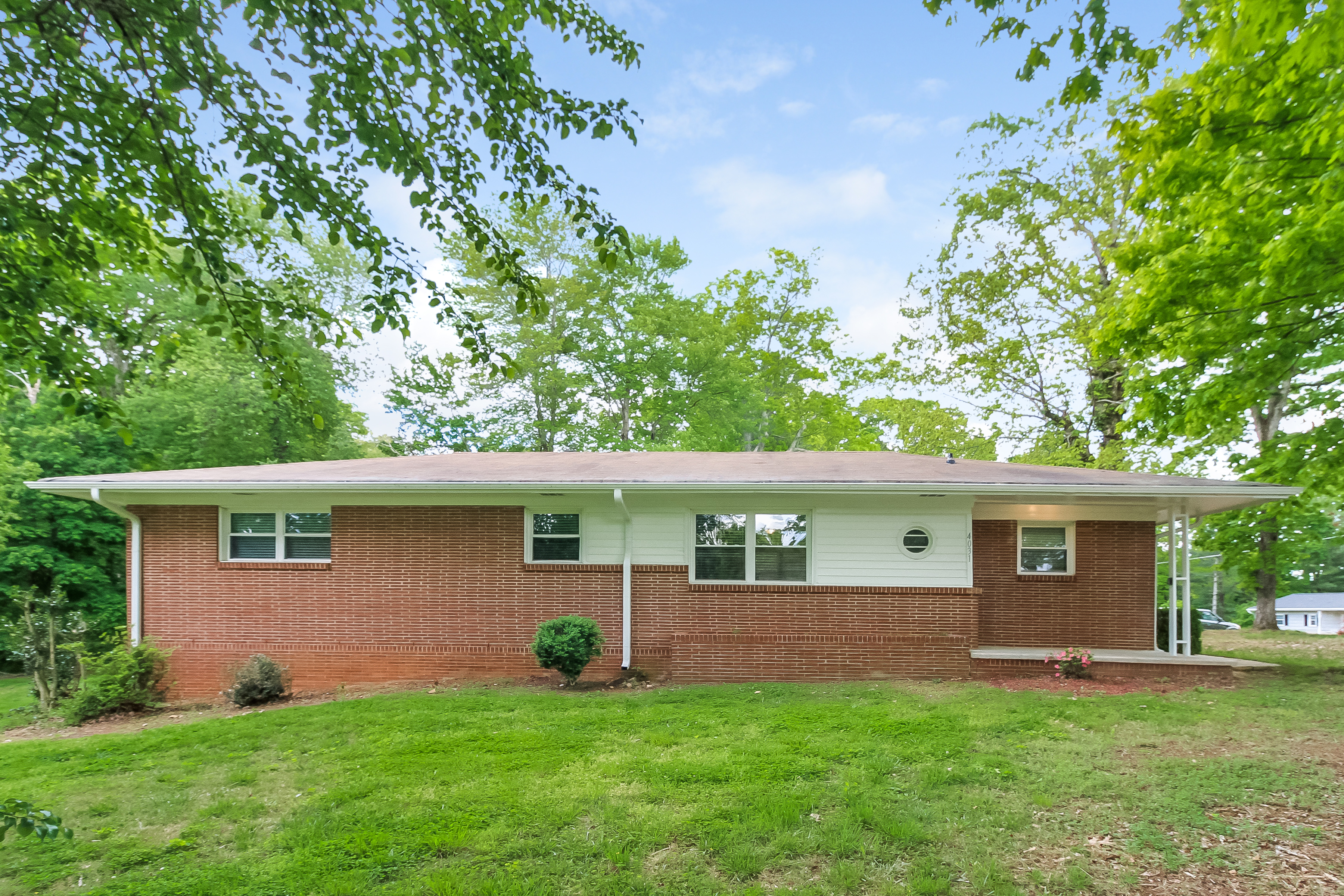 4130 Davbow Dr Pfafftown, NC 27040